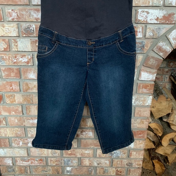 Thyme Maternity Capris - Dark Wash Jeans - Sz Med - Picture 1 of 8